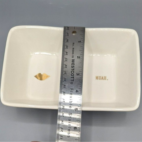 Rae Dunn Muah Lip Divided Dish Bowl Candy Nuts Dip Condiments Artisan Collection - Picture 10 of 10